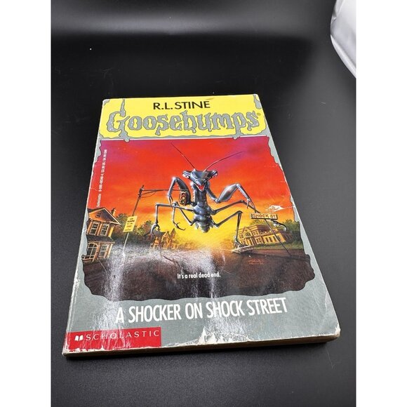 Goosebumps #35 A Shocker On Shock Street R.L. Stine Horror Vtg 1995  HTF Cover - Picture 7 of 11